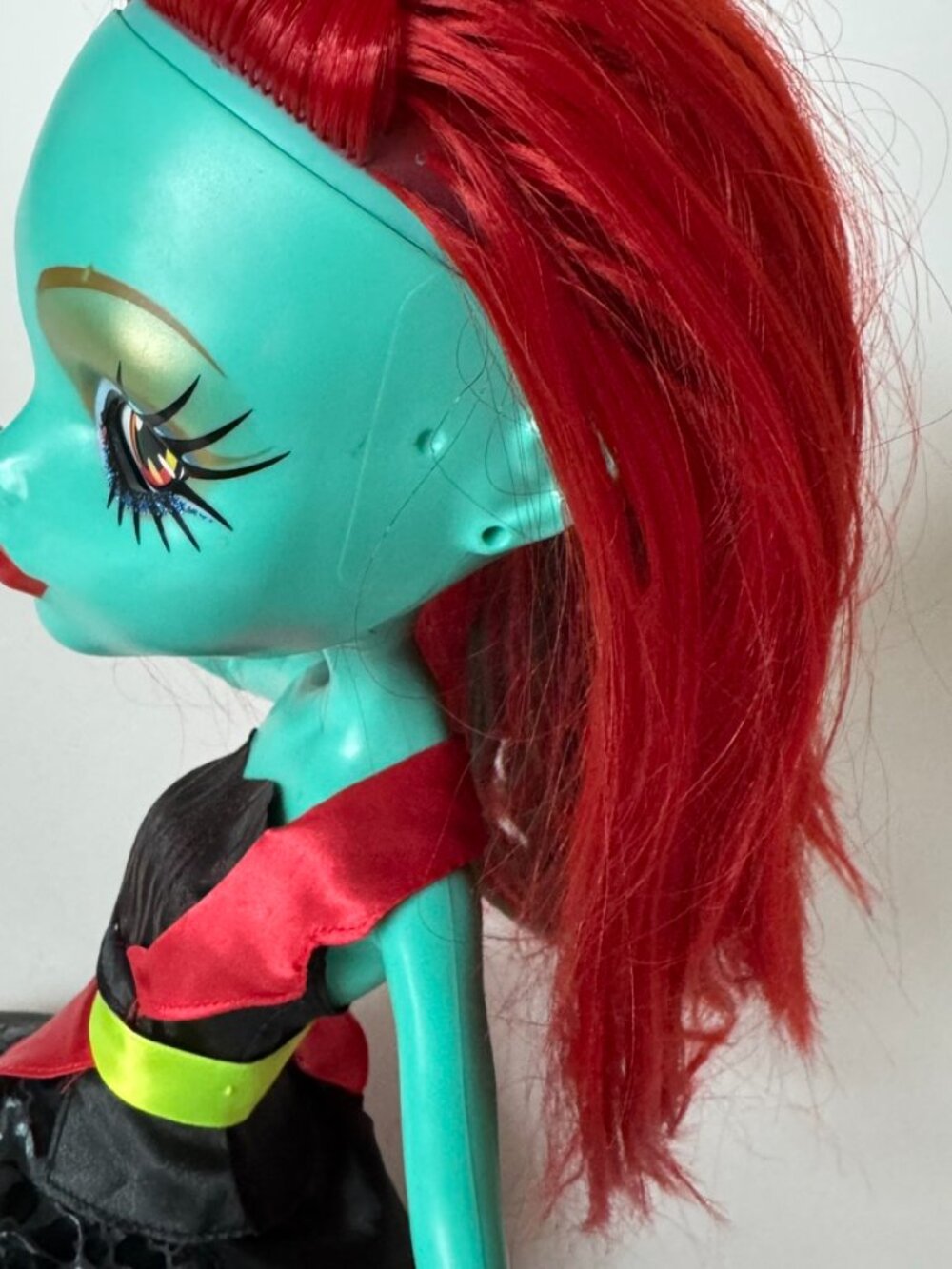 Monster High Doll 28” Voltageous Gore-Geous Ghoul Friend Eye Color Changing - Picture 5 of 11